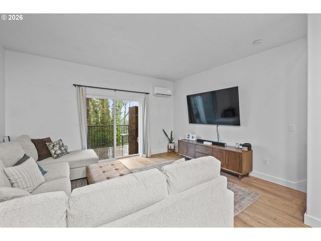 13949 BEAVERCREEK Rd 114, Oregon City, OR 97045