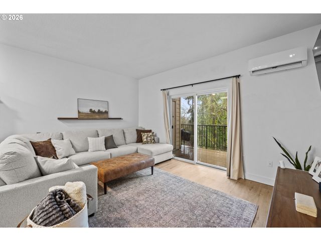 13949 BEAVERCREEK Rd 114, Oregon City, OR 97045