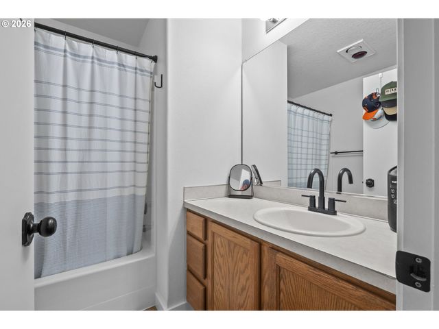 13949 BEAVERCREEK Rd 114, Oregon City, OR 97045