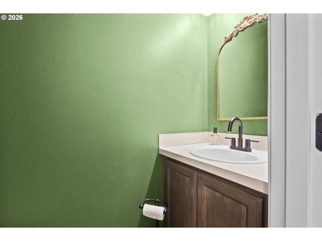 13949 BEAVERCREEK Rd 114, Oregon City, OR 97045