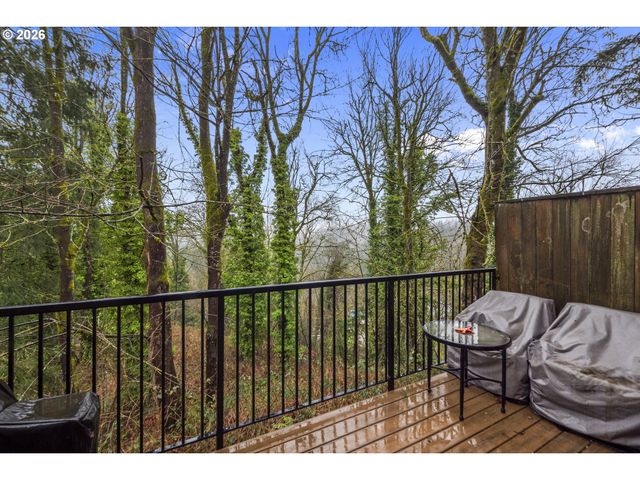 13949 BEAVERCREEK Rd 114, Oregon City, OR 97045