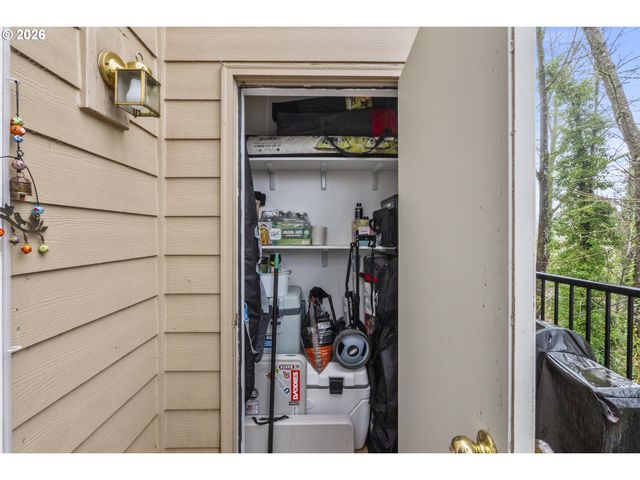 13949 BEAVERCREEK Rd 114, Oregon City, OR 97045