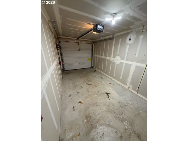 13949 BEAVERCREEK Rd 114, Oregon City, OR 97045