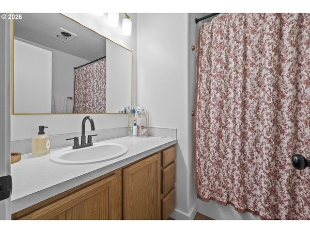 13949 BEAVERCREEK Rd 114, Oregon City, OR 97045