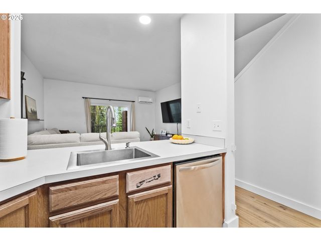 13949 BEAVERCREEK Rd 114, Oregon City, OR 97045
