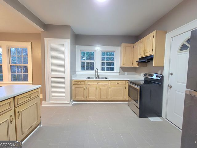 202 E Railroad Street, Valley, AL 36854