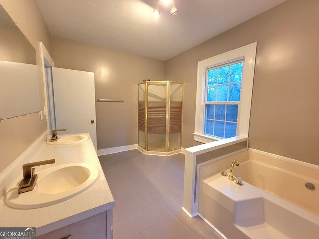 202 E Railroad Street, Valley, AL 36854