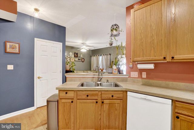 1868 DEERFIELD DR, Dover, PA 17315