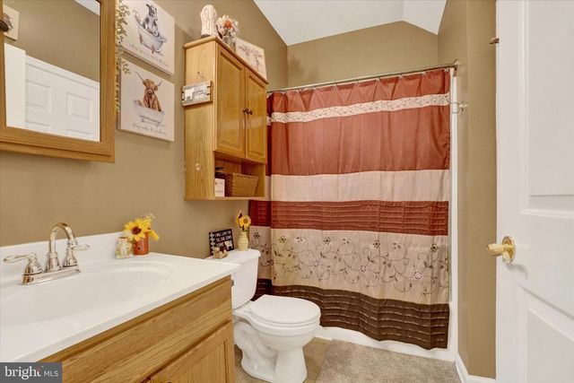 1868 DEERFIELD DR, Dover, PA 17315