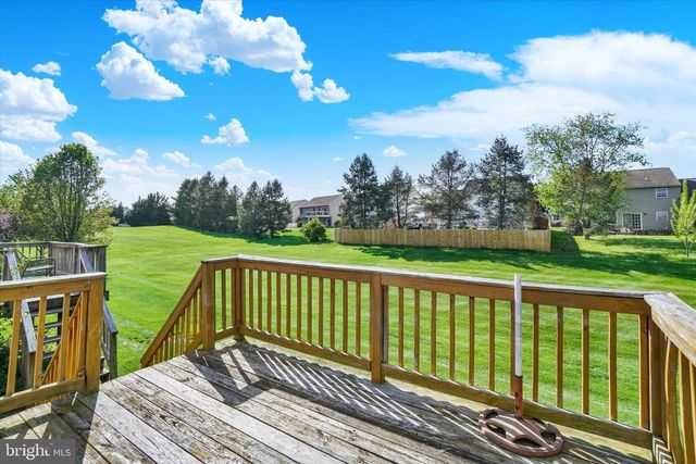 1868 DEERFIELD DR, Dover, PA 17315