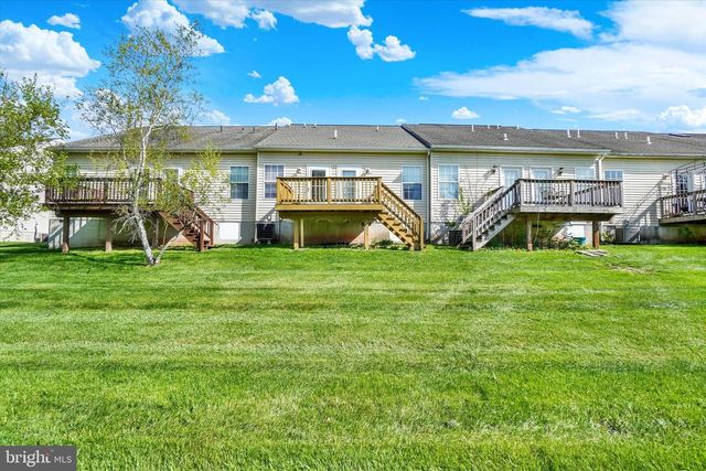 1868 DEERFIELD DR, Dover, PA 17315