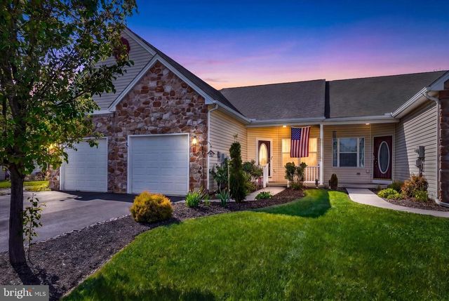 1868 DEERFIELD DR, Dover, PA 17315