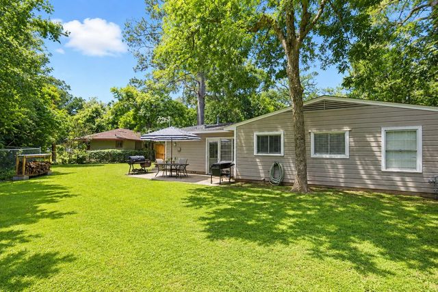 59 Caladium Court, Lake Jackson, TX 77566