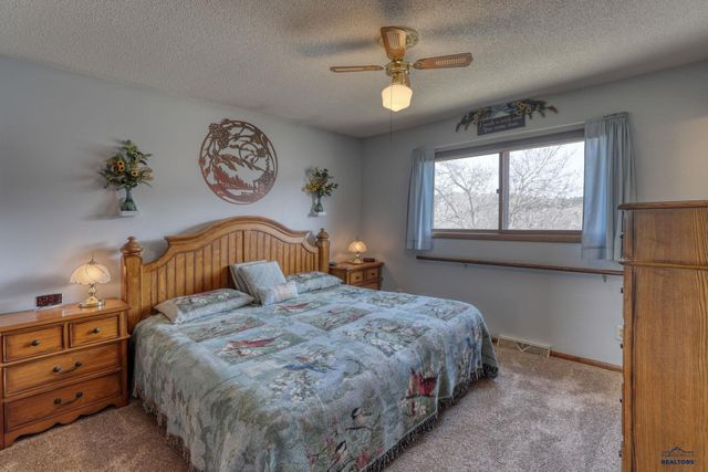 2620 TOMAHAWK DR, Rapid City, SD 57701