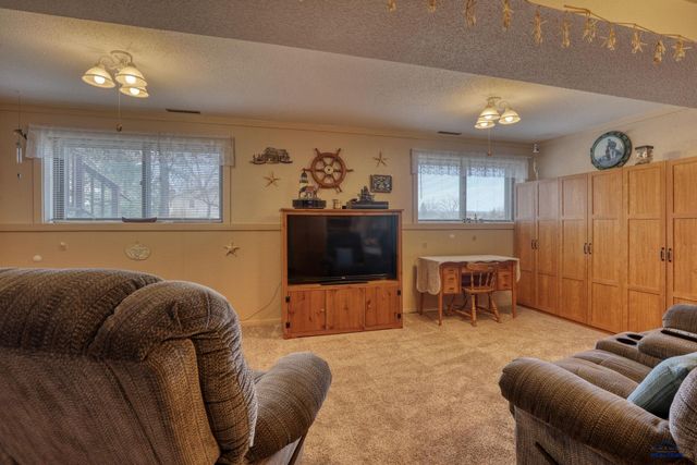 2620 TOMAHAWK DR, Rapid City, SD 57701