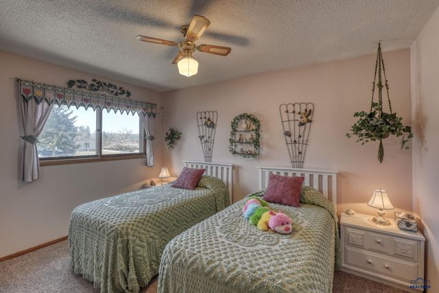 2620 TOMAHAWK DR, Rapid City, SD 57701