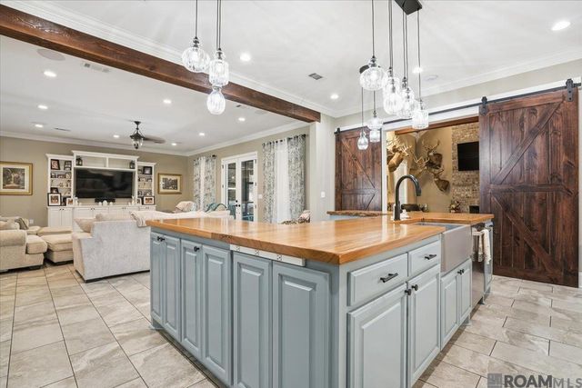 215 Burkett Ln, Denham Springs, LA 70706