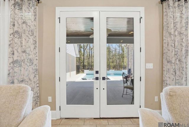 215 Burkett Ln, Denham Springs, LA 70706