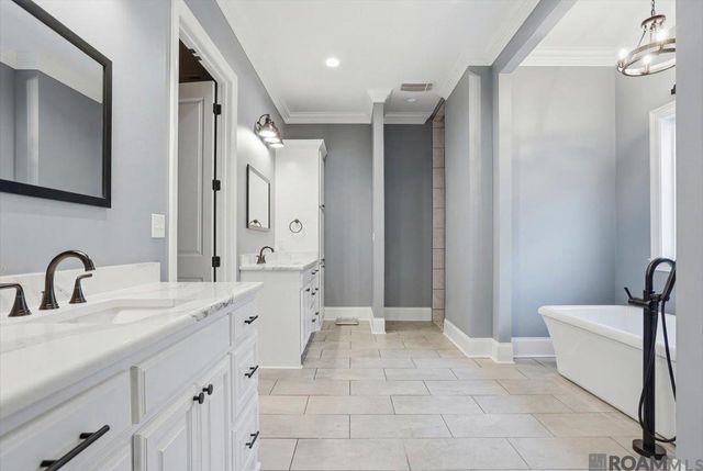 215 Burkett Ln, Denham Springs, LA 70706