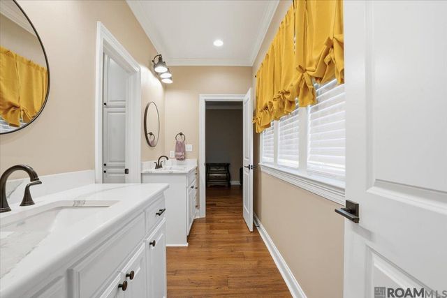 215 Burkett Ln, Denham Springs, LA 70706