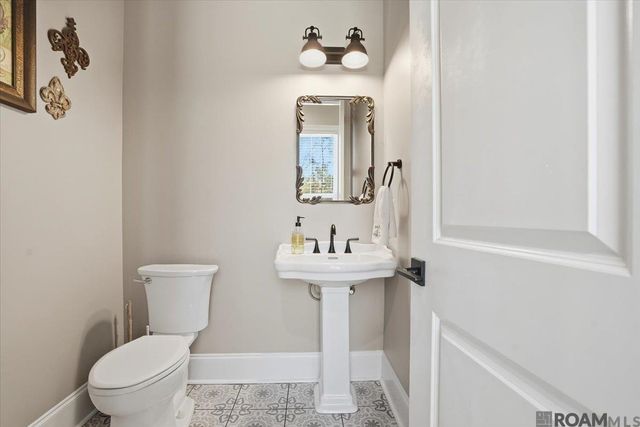 215 Burkett Ln, Denham Springs, LA 70706