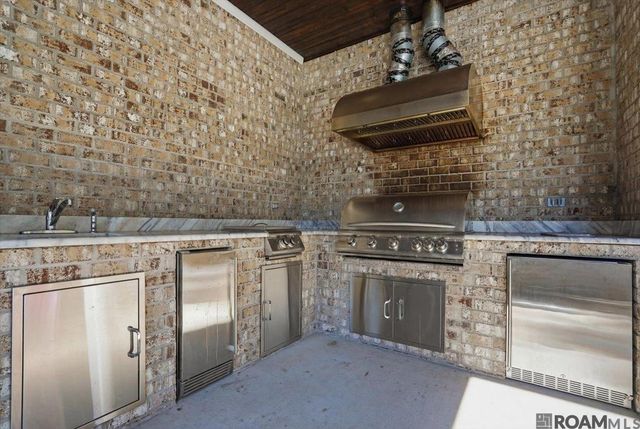 215 Burkett Ln, Denham Springs, LA 70706