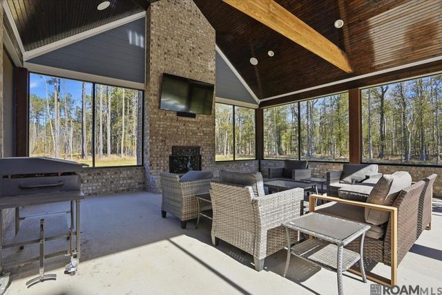 215 Burkett Ln, Denham Springs, LA 70706