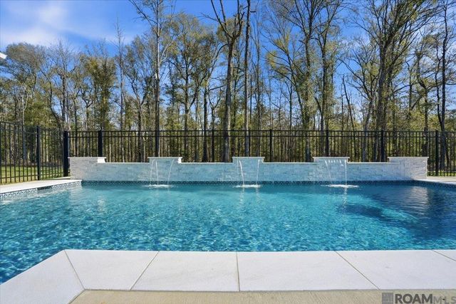 215 Burkett Ln, Denham Springs, LA 70706