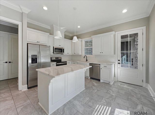 215 Burkett Ln, Denham Springs, LA 70706