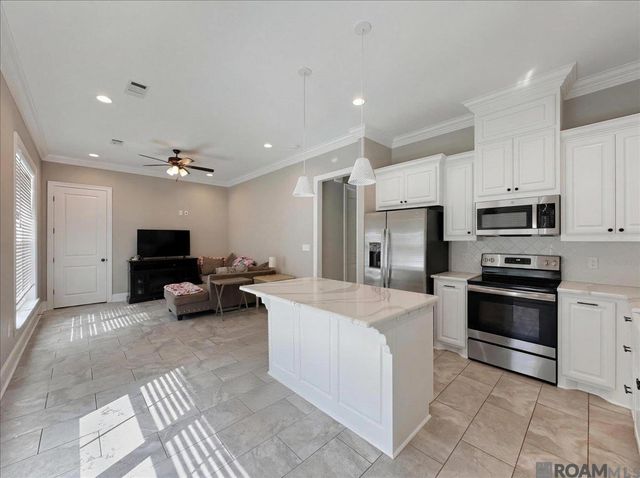 215 Burkett Ln, Denham Springs, LA 70706