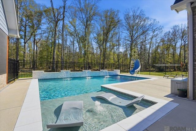 215 Burkett Ln, Denham Springs, LA 70706