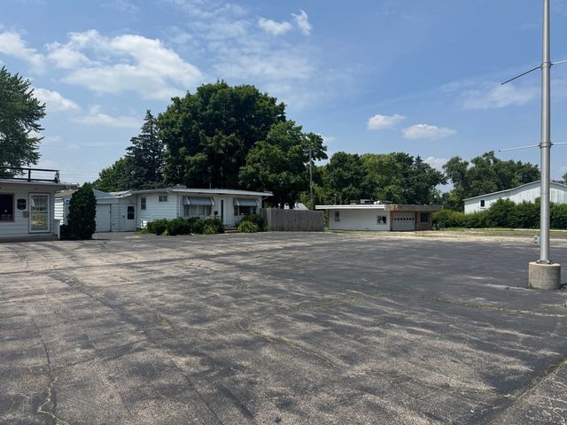 227 Sycamore Road, Genoa, IL 60135