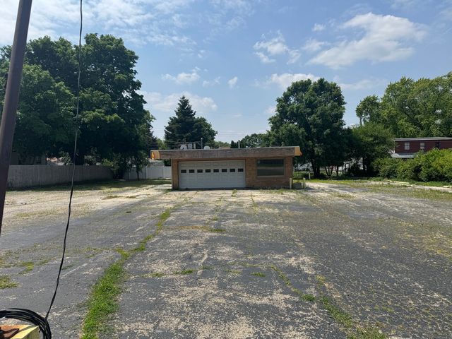 227 Sycamore Road, Genoa, IL 60135