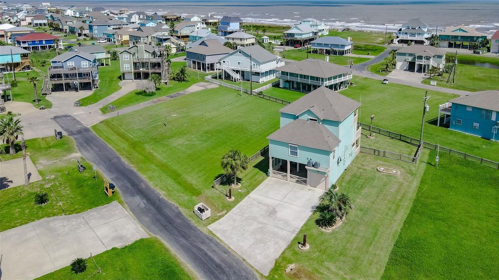 3228 Castle Drive, Crystal Beach, TX 77650
