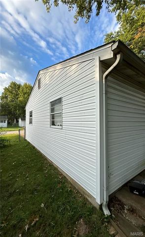 1457 Widefields Lane, St Louis, MO 63138
