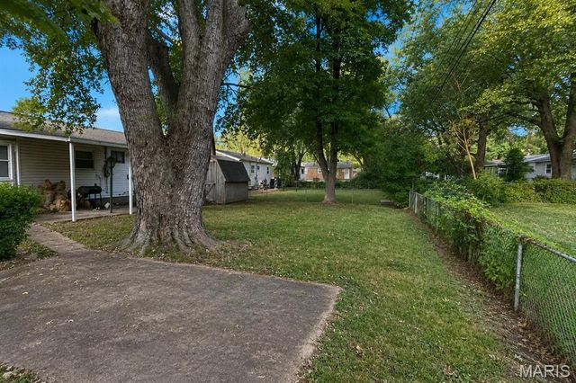 1457 Widefields Lane, St Louis, MO 63138