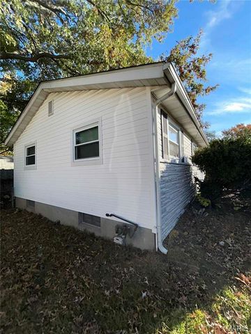 1457 Widefields Lane, St Louis, MO 63138
