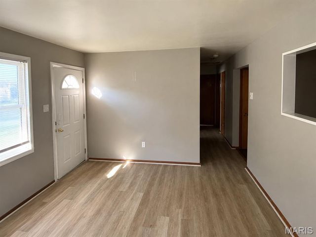 1457 Widefields Lane, St Louis, MO 63138