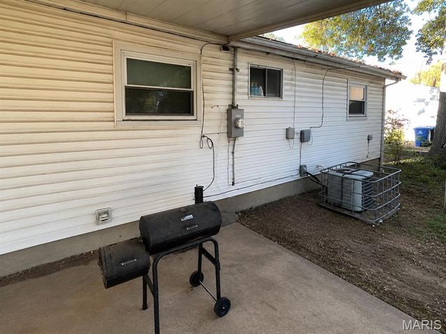 1457 Widefields Lane, St Louis, MO 63138