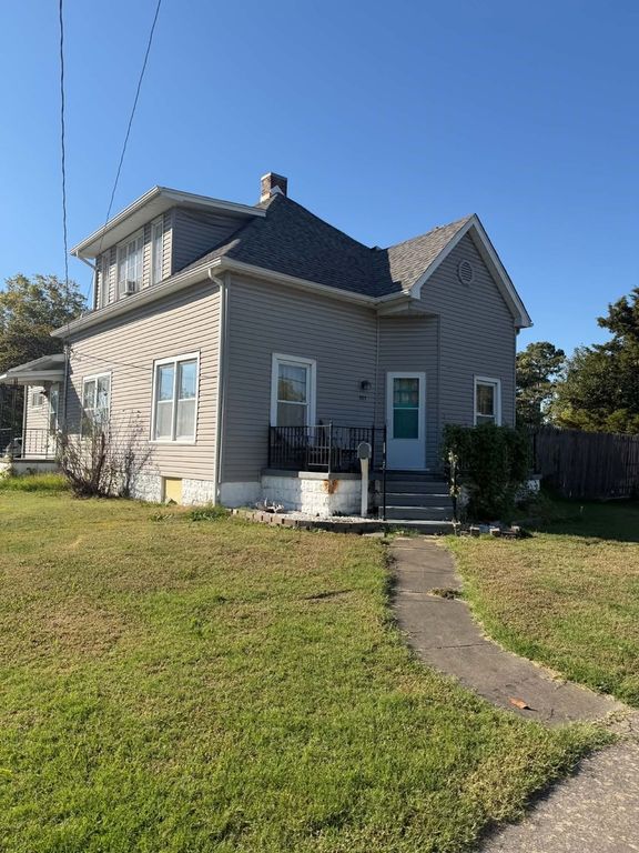301 N State Street, Christopher, IL 62822 — exterior