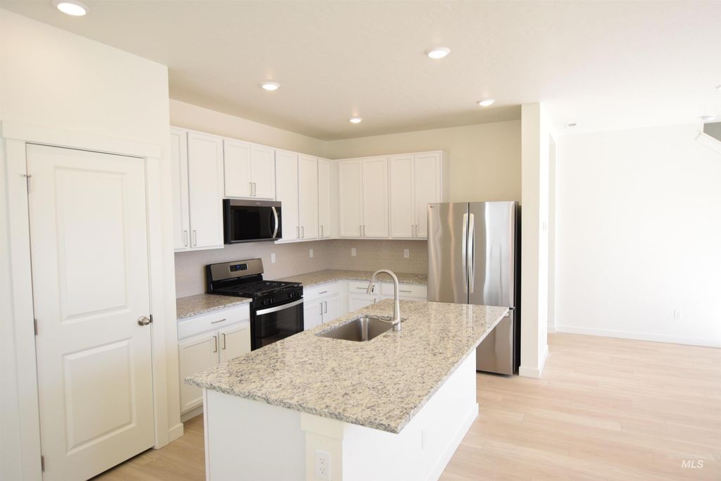 4589 E Vera Cruz St, Nampa, ID 83687 photo 2