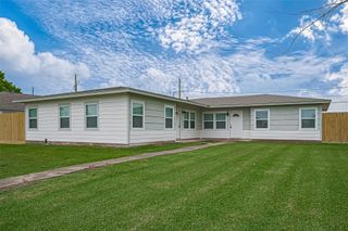 1747 W 5th Street, Freeport, TX 77541