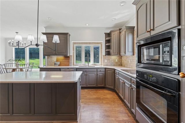 22907 W 48TH Street, Shawnee, KS 66226