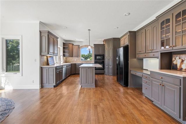 22907 W 48TH Street, Shawnee, KS 66226