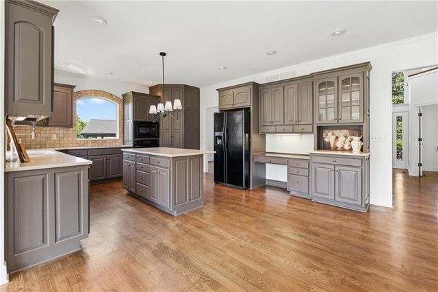 22907 W 48TH Street, Shawnee, KS 66226