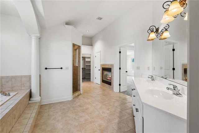 22907 W 48TH Street, Shawnee, KS 66226