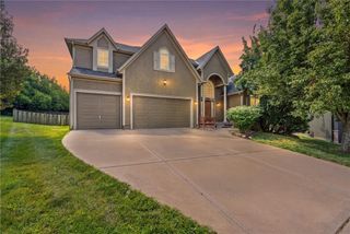 22907 W 48TH Street, Shawnee, KS 66226