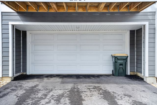 2257 Glacier Street, Mundelein, IL 60060