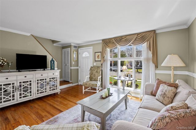 416 Argyle Road, Mineola, NY 11501