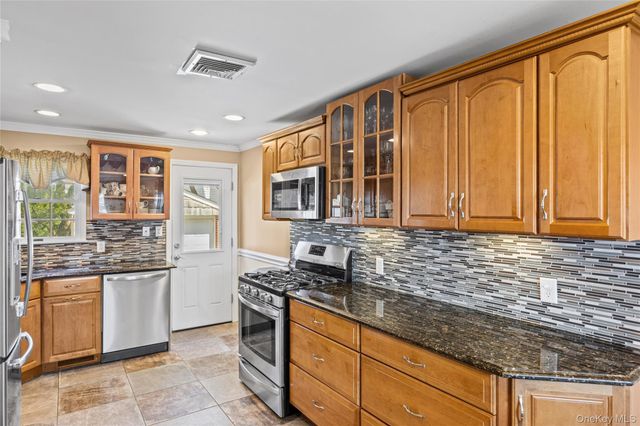 416 Argyle Road, Mineola, NY 11501
